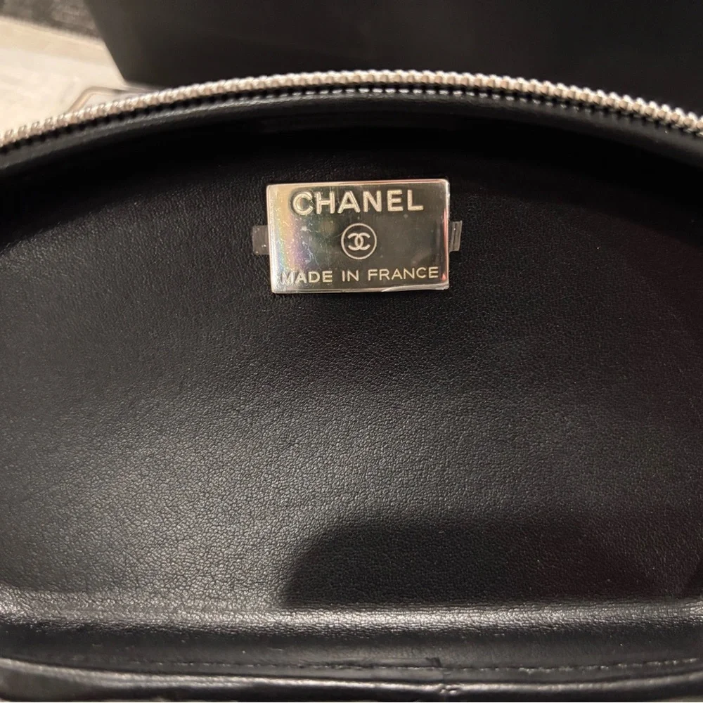 Authentic CHANEL new printed leather case with chain